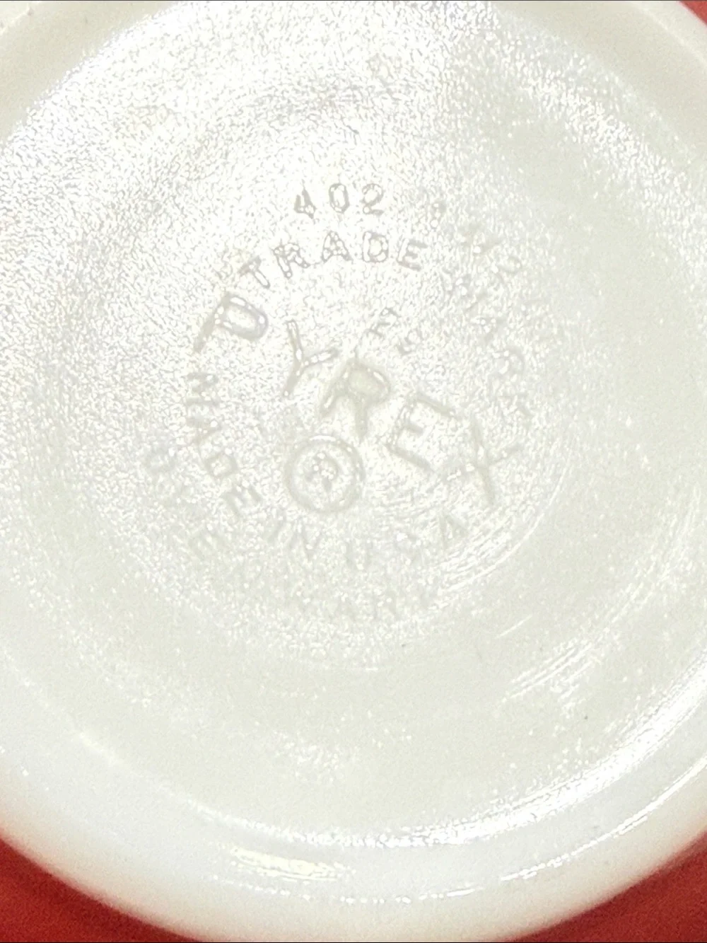 PYREX 1.5 Quarts Red Mixing Bowls with White Interiors - Set of 2 Vintage 1945